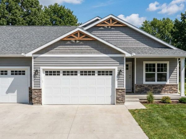 6708 Meghan Avenue, Bettendorf, IA 52722