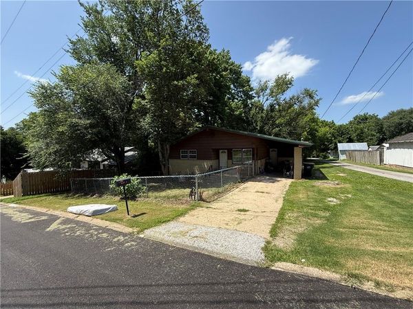 103 College Avenue , Harrison, AR 72601