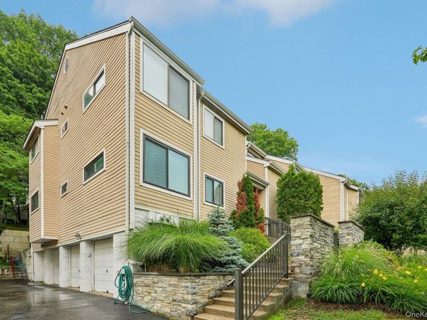 159 Birchwood Close , Chappaqua, NY 10514