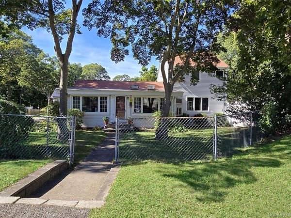 3 Broadway , Ronkonkoma, NY 11779