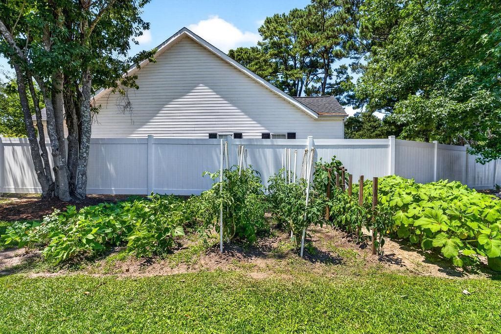 146 Robert Conway Ct. Photo 31