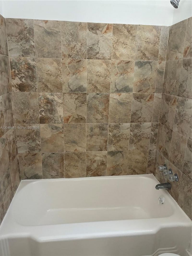 8020 Abbott Ave, Unit 6, Miami Beach, FL 33141 Photo