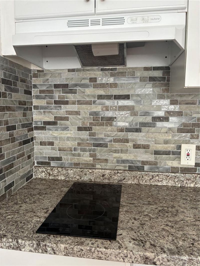 8020 Abbott Ave, Unit 6, Miami Beach, FL 33141 Photo