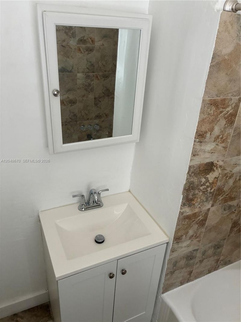 8020 Abbott Ave, Unit 6, Miami Beach, FL 33141 Photo
