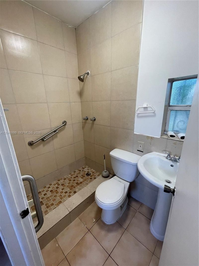 453 SW 19th Rd , Unit Rear, Miami, FL 33129 Photo