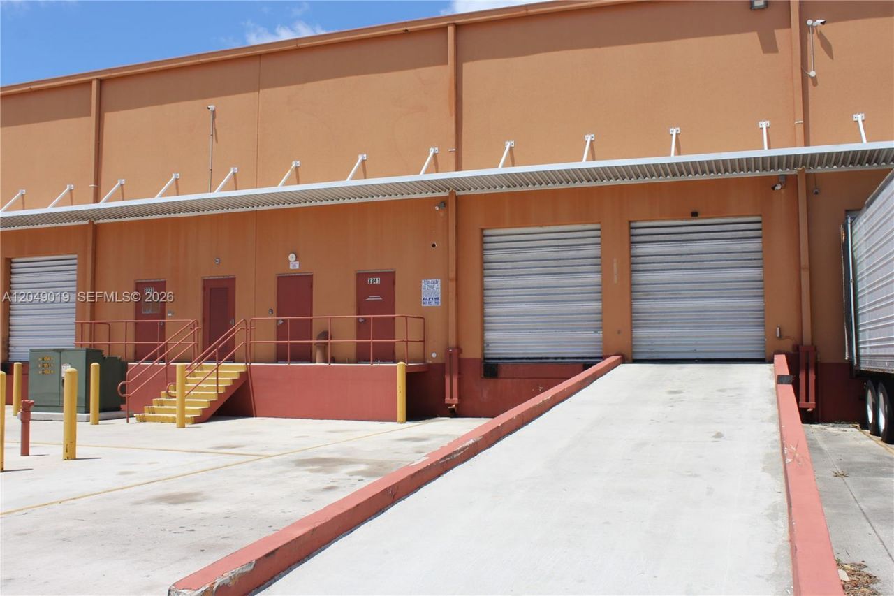 9613 NW 33rd St , Doral, FL 33172 Photo