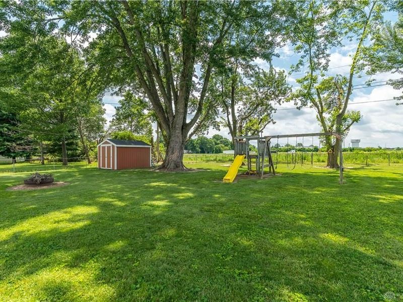 180 Floral Acres Drive, Tipp City, OH 45371 Photo 23