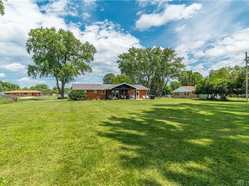 180 Floral Acres Drive, Tipp City, OH 45371 Photo 24