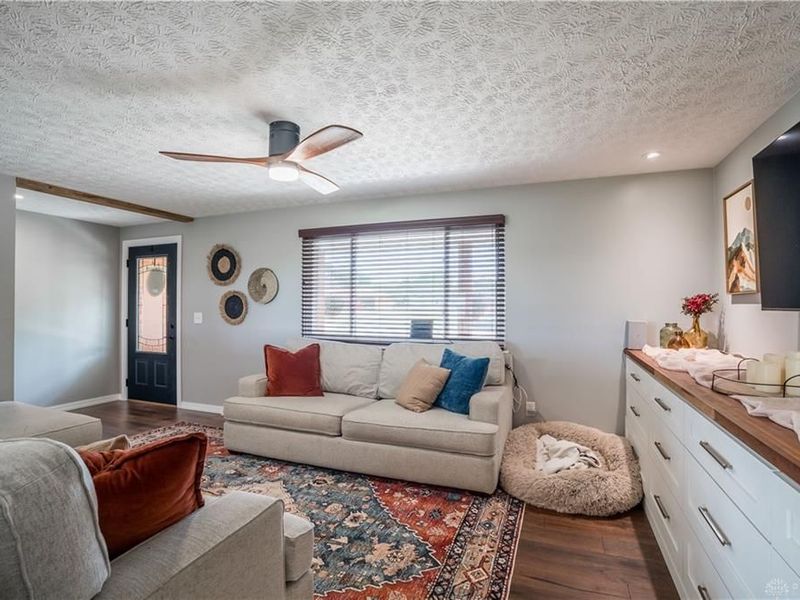 180 Floral Acres Drive, Tipp City, OH 45371 Photo 5