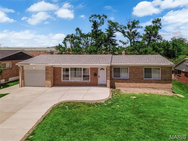 7929 Glenside Place, University City, MO 63130