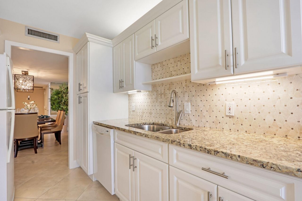 4200 N Ocean Drive, Unit 2-802, Singer Island, FL 33404 Photo