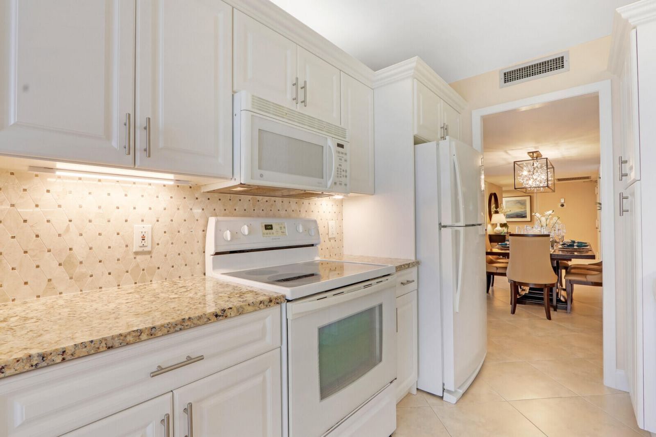4200 N Ocean Drive, Unit 2-802, Singer Island, FL 33404 Photo