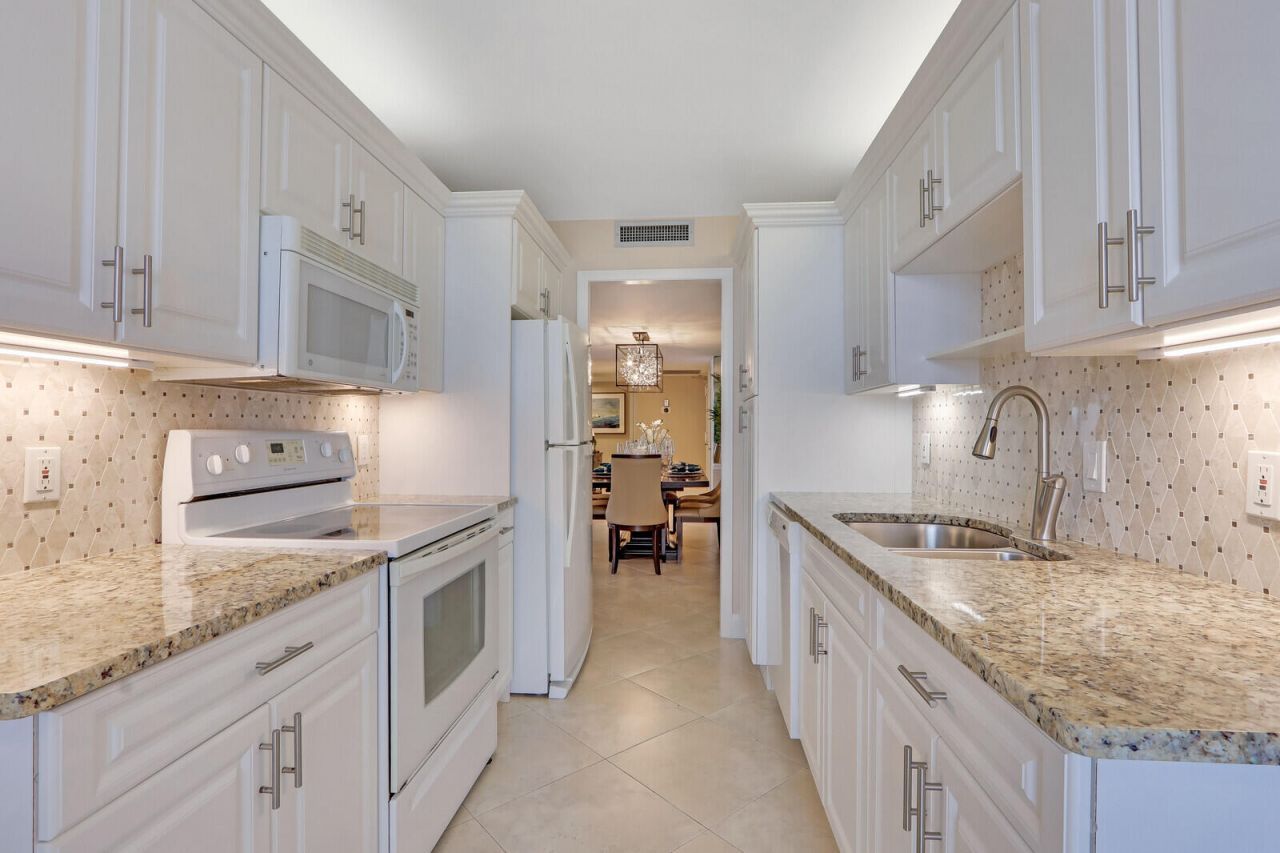 4200 N Ocean Drive, Unit 2-802, Singer Island, FL 33404 Photo