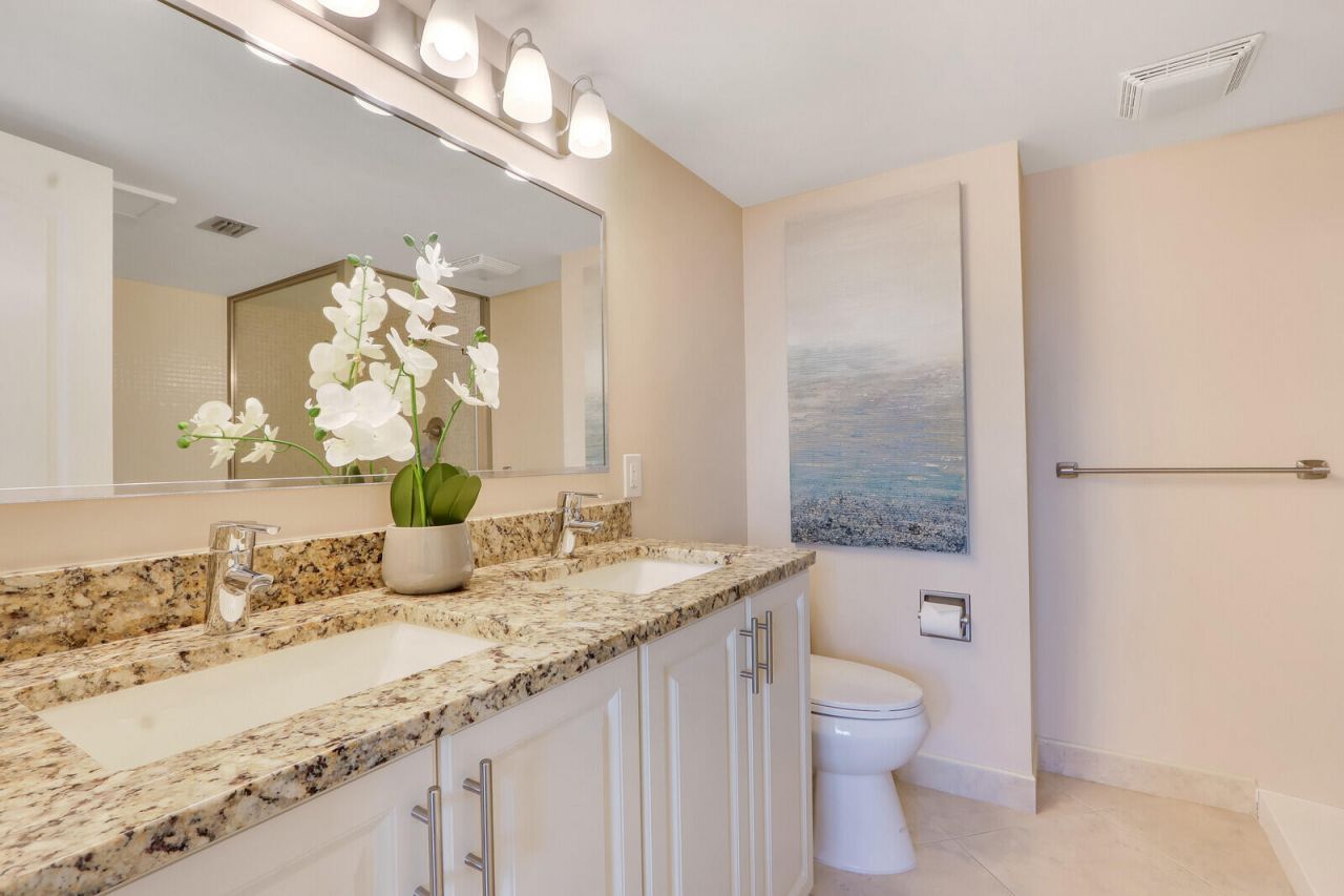 4200 N Ocean Drive, Unit 2-802, Singer Island, FL 33404 Photo