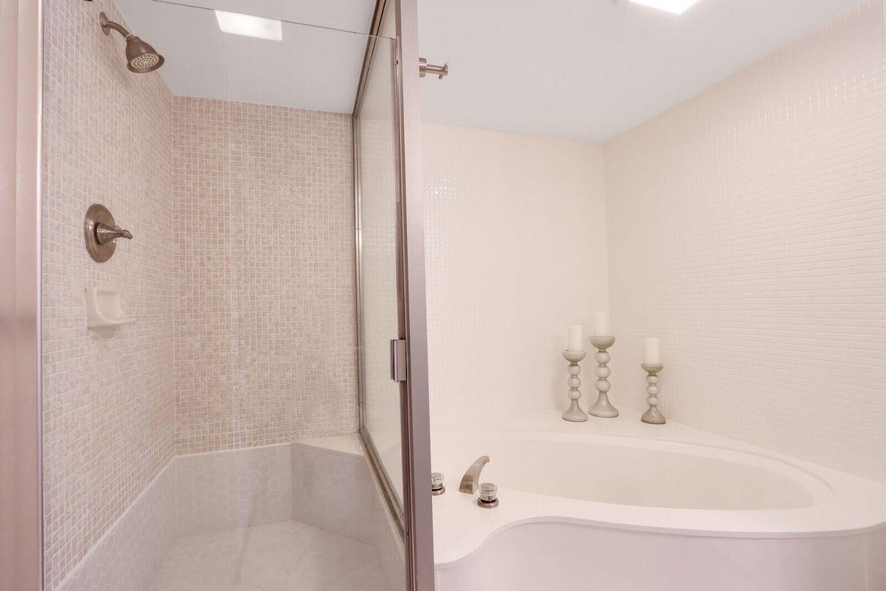 4200 N Ocean Drive, Unit 2-802, Singer Island, FL 33404 Photo