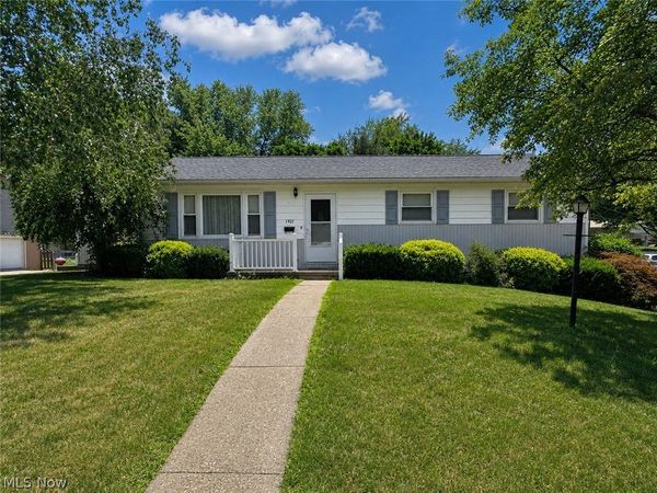 1921 Adams Street , Coshocton, OH 43812