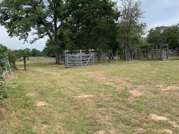 276 Ott RD , Rosanky, TX 78953