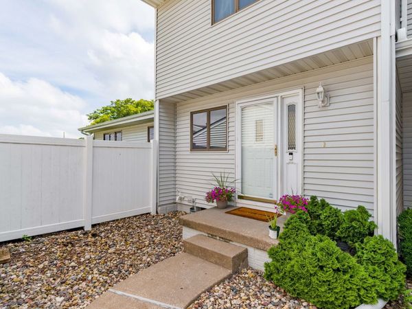 3056 Willowwood Drive , Bettendorf, IA 52722