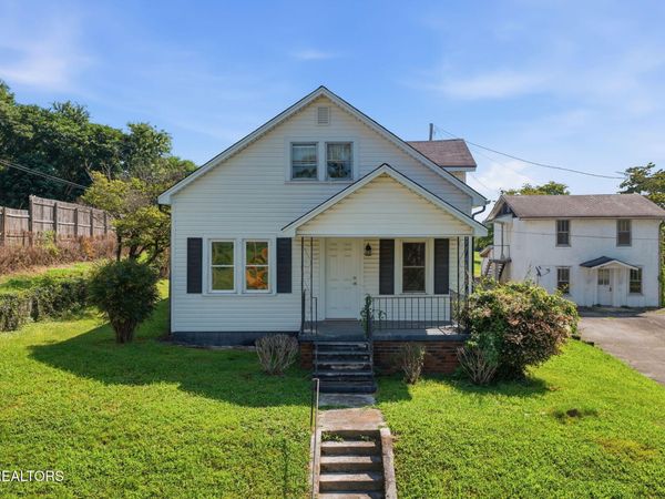 905 Queen Ave, Harriman, TN 37748