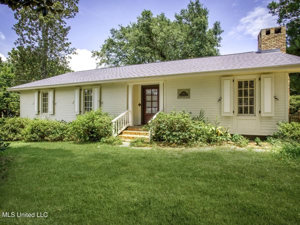 414 General Pershing Avenue, Ocean Springs, MS 39564