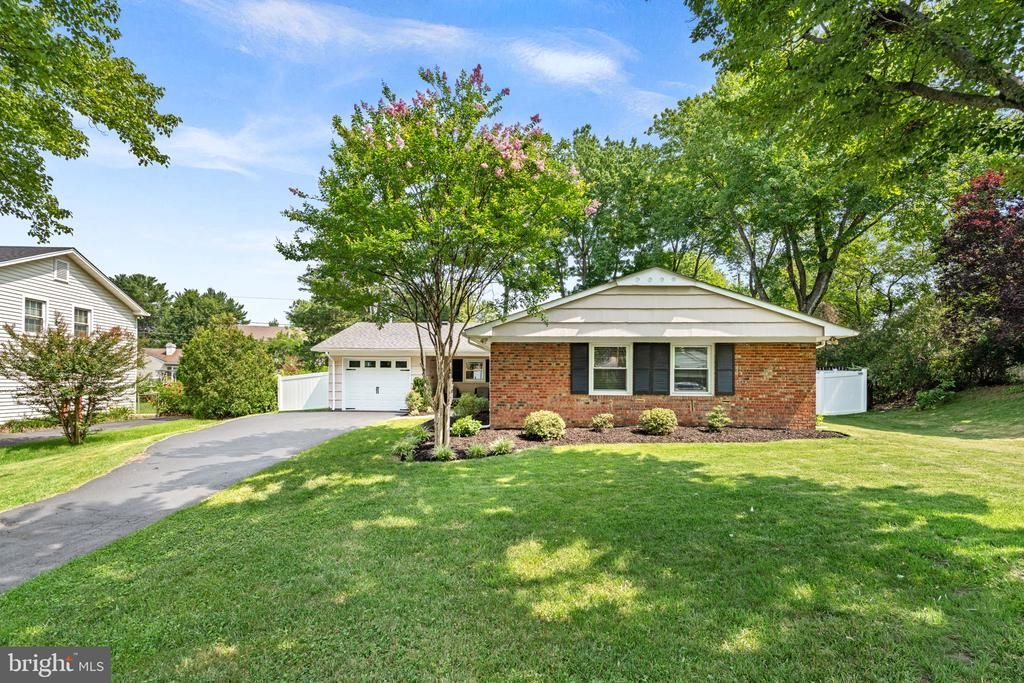 12802 Middleton Lane, Fairfax, VA 22033 Main Photo