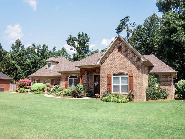219 Taylor Dr., Oxford, MS 38673