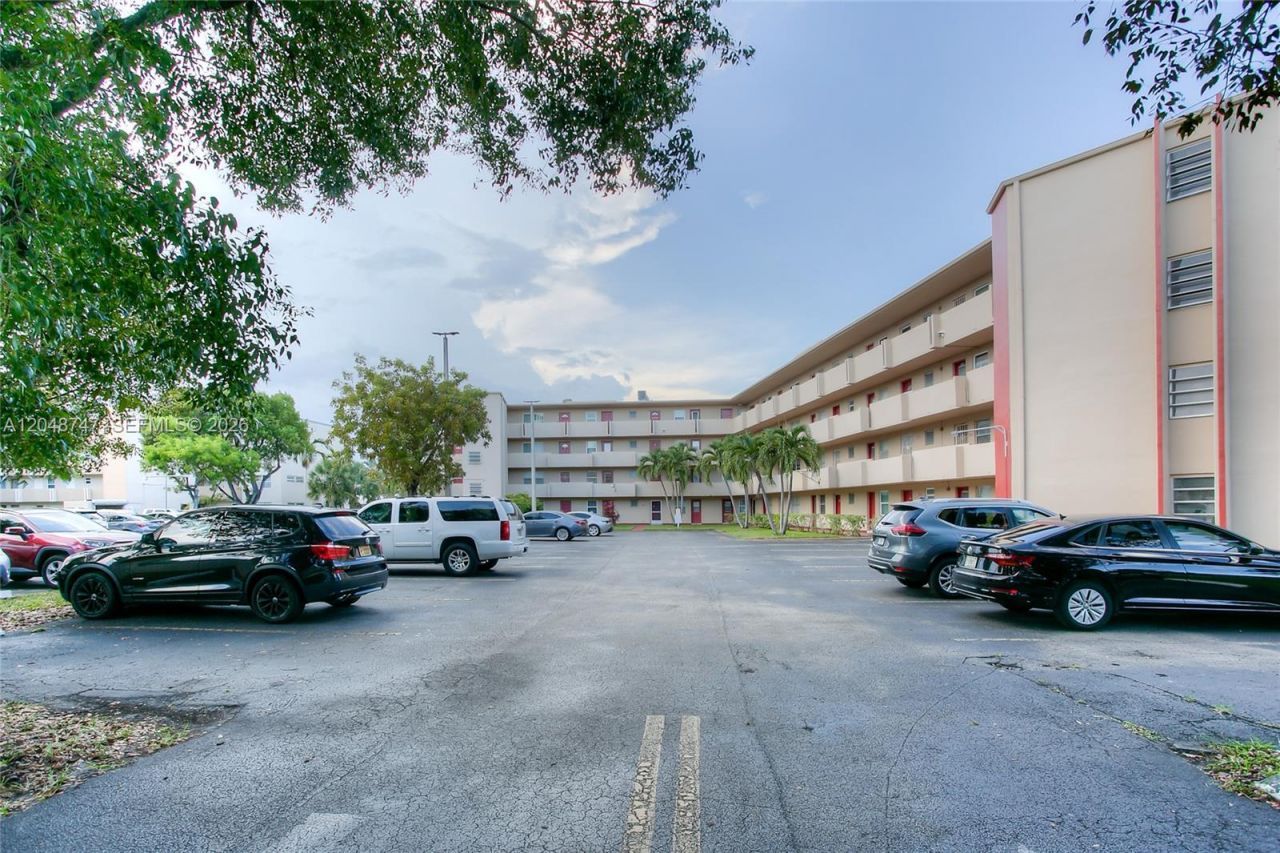 1501 NE 191st St , Unit C106, Miami, FL 33179 Photo