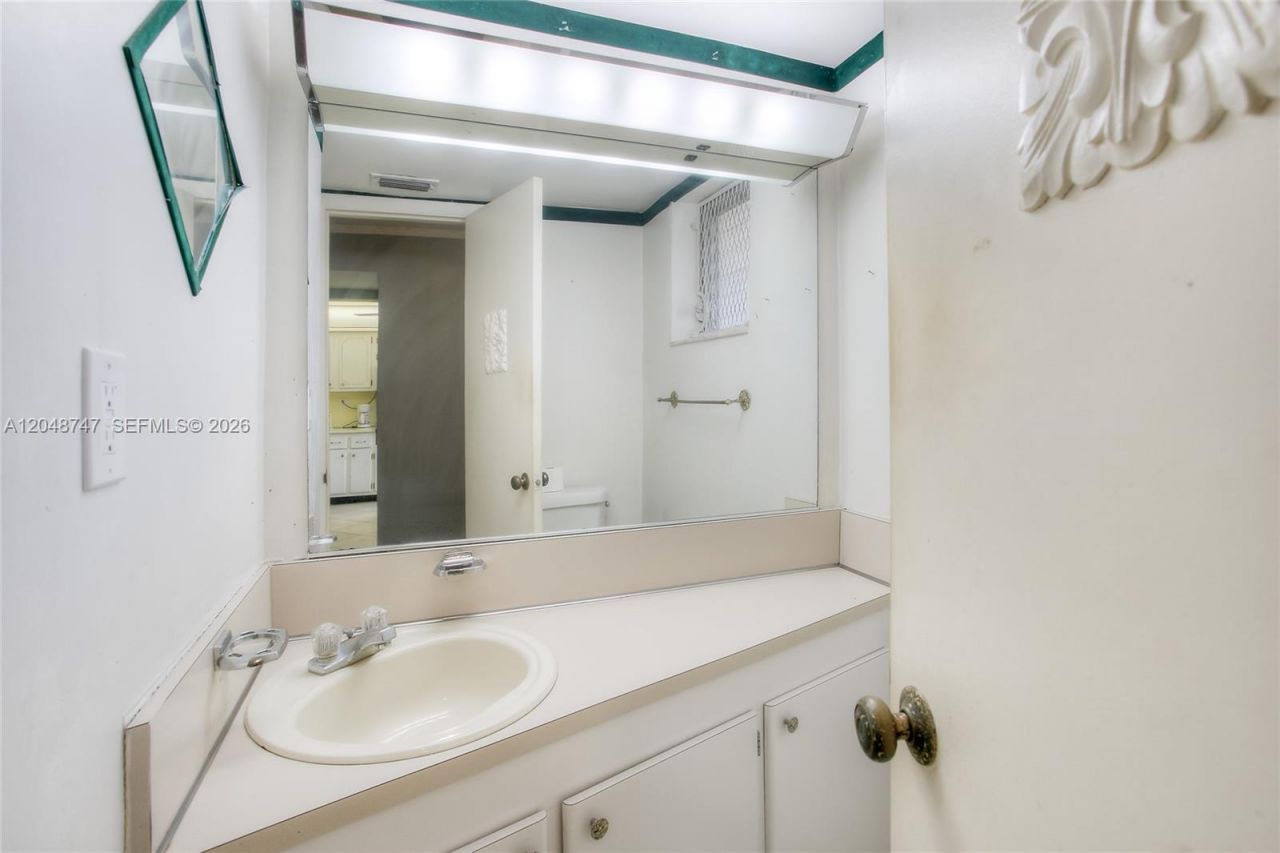 1501 NE 191st St , Unit C106, Miami, FL 33179 Photo