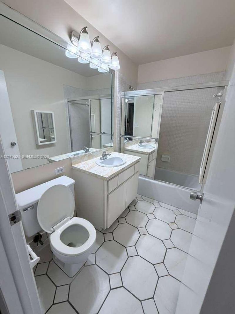 3720 Inverrary Dr , Unit 3L, Lauderhill, FL 33319 Photo