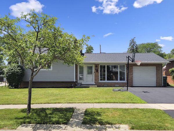 702 S School Street , Lombard, IL 60148