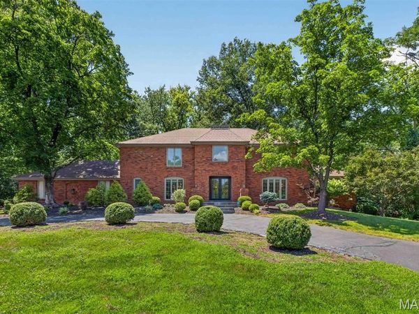 139 Ladue Lake Drive, Creve Coeur, MO 63141