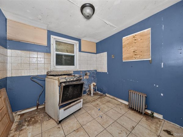 10 Best Street , Freeport, NY 11520