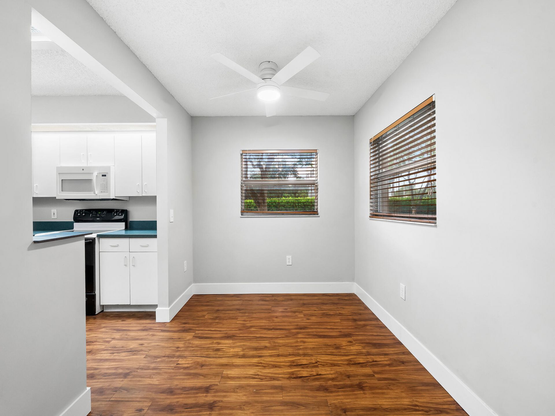 550 SW 137 Avenue, Unit L114, Pembroke Pines, FL 33027 Photo