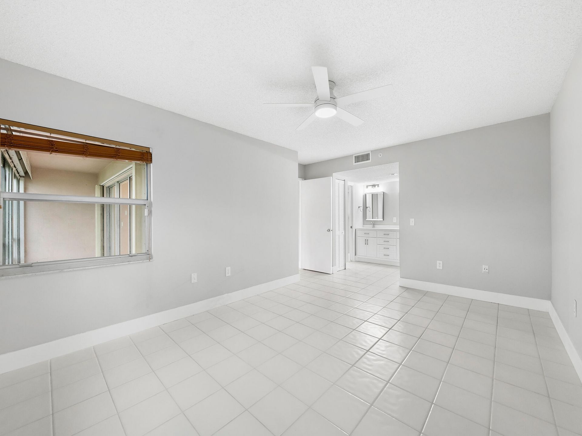 550 SW 137 Avenue, Unit L114, Pembroke Pines, FL 33027 Photo
