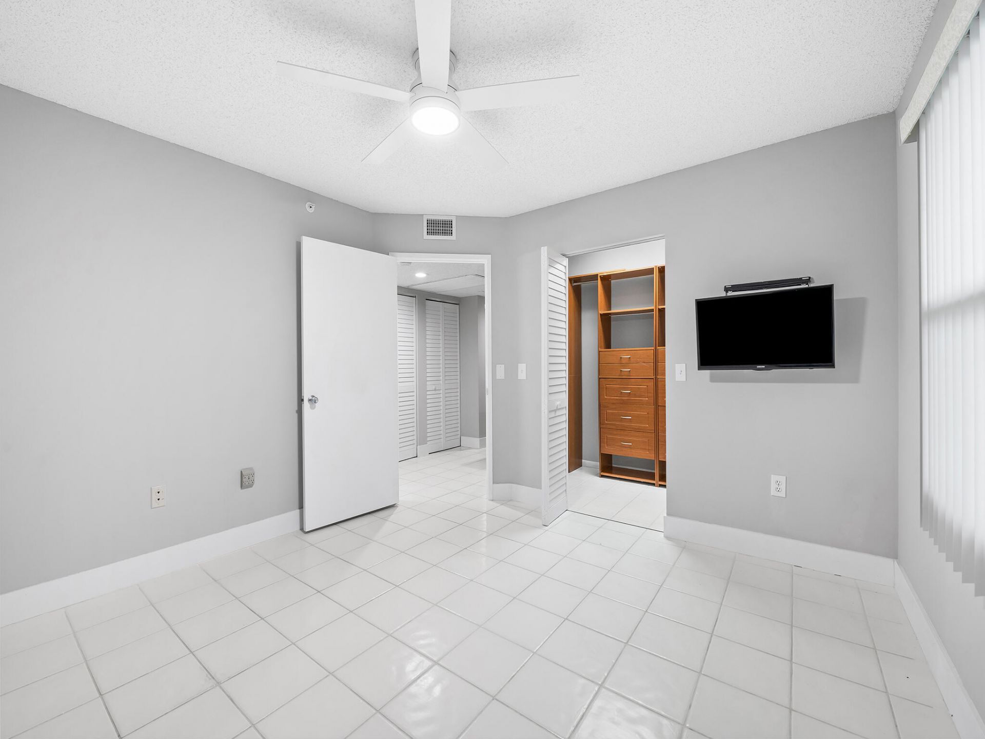 550 SW 137 Avenue, Unit L114, Pembroke Pines, FL 33027 Photo