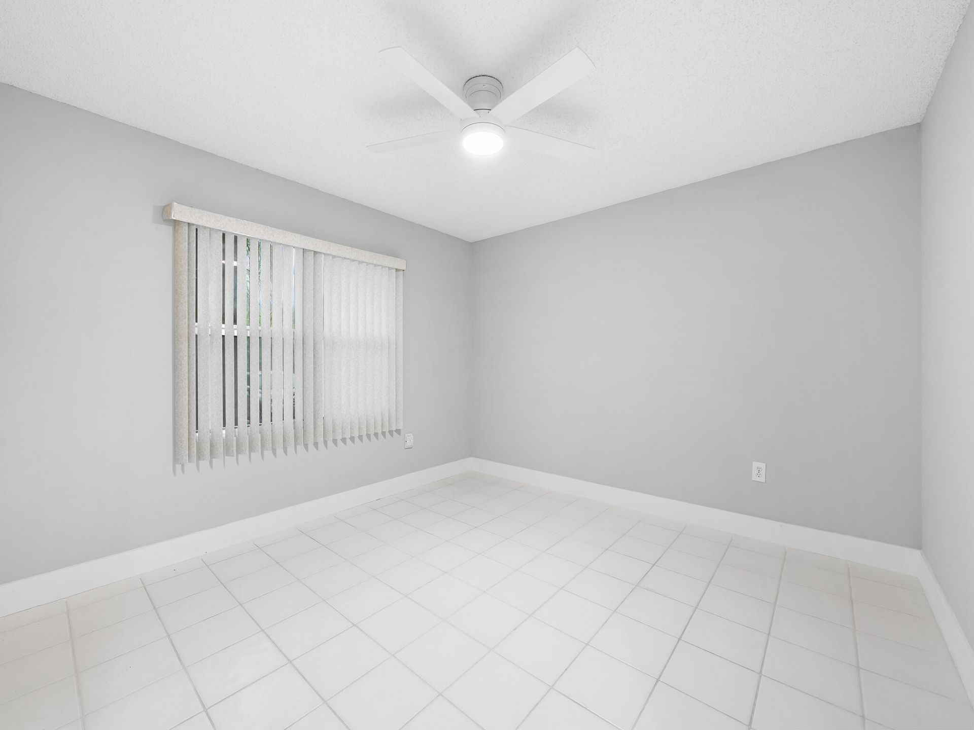 550 SW 137 Avenue, Unit L114, Pembroke Pines, FL 33027 Photo