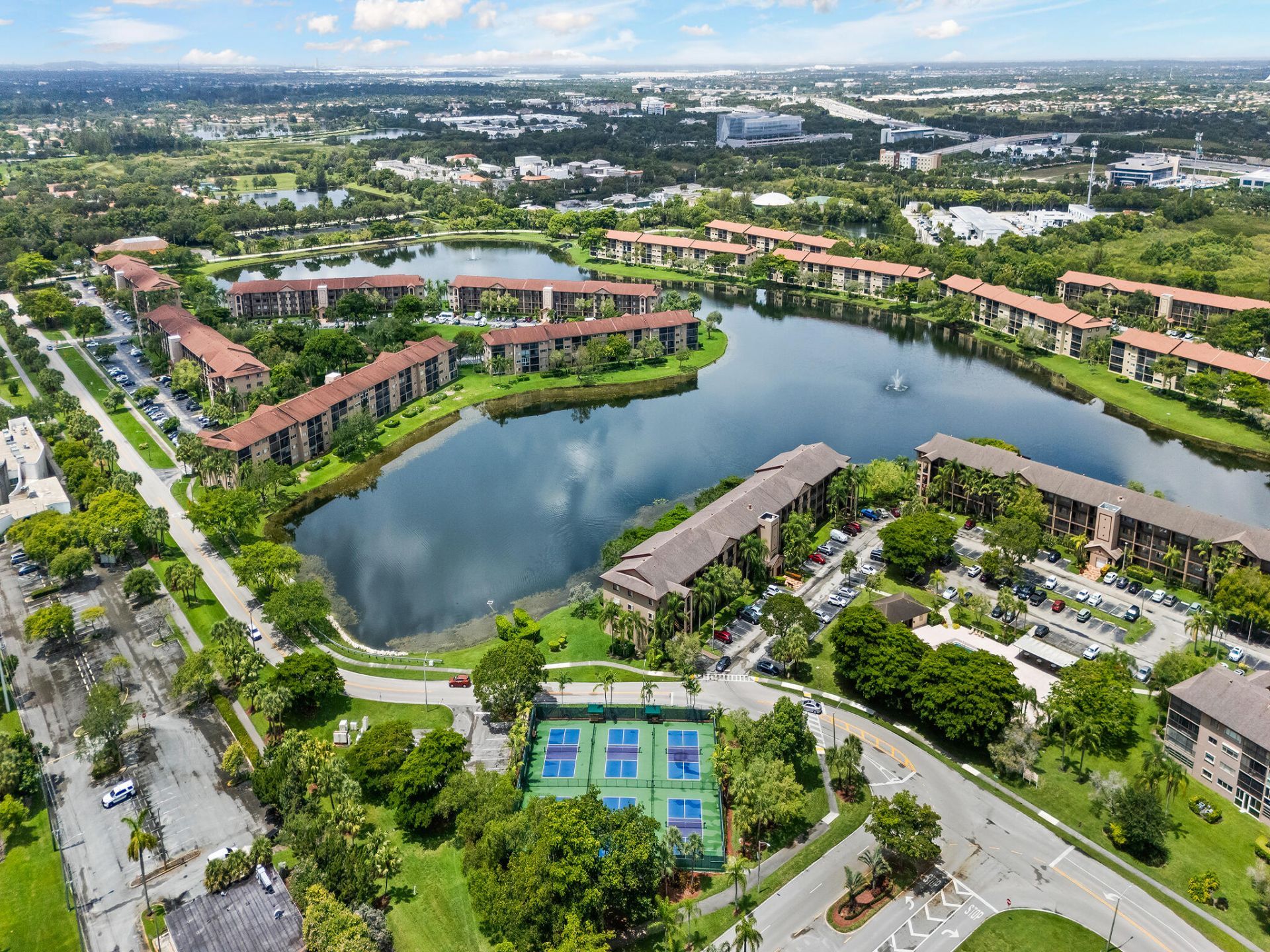 550 SW 137 Avenue, Unit L114, Pembroke Pines, FL 33027 Photo