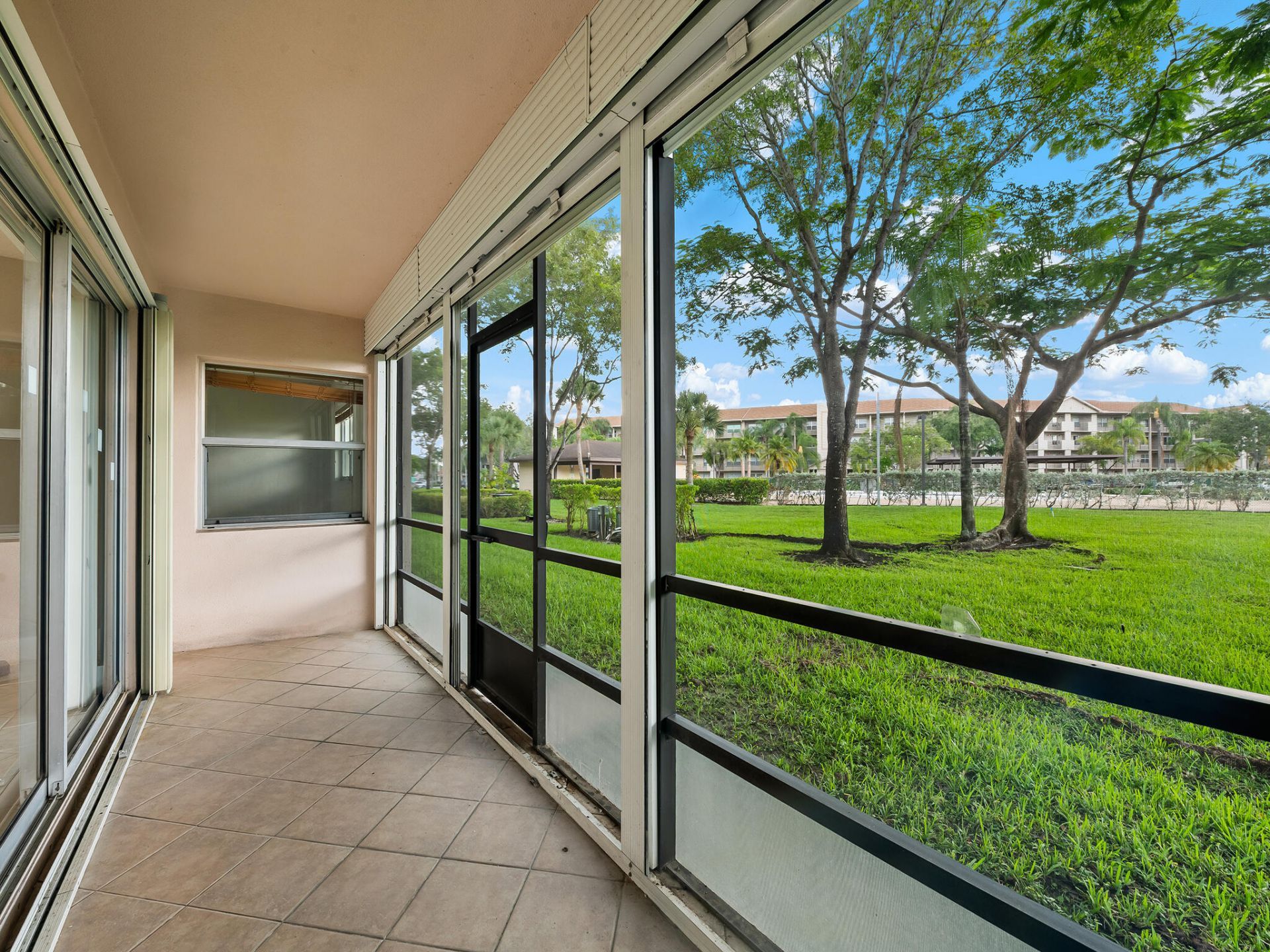 550 SW 137 Avenue, Unit L114, Pembroke Pines, FL 33027 Photo