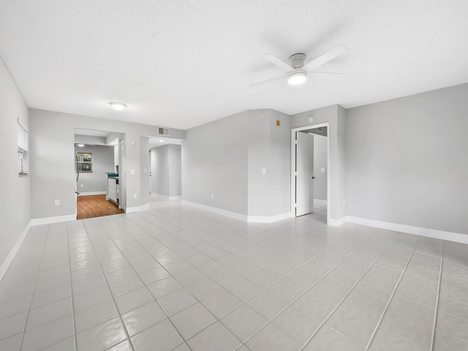 550 SW 137 Avenue, Unit L114, Pembroke Pines, FL 33027 Photo