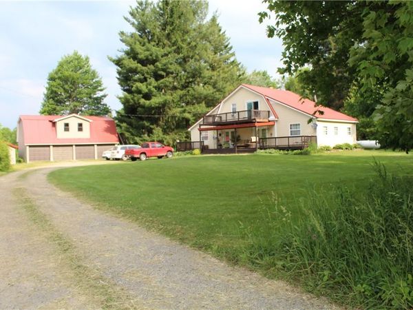 28 Deniker Ln, Grove City, PA 16127