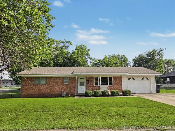 1704 Evans Street , Tahlequah, OK 74464