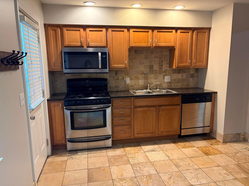 301 Fenway Road, Unit B, Columbus, OH 43214 Photo 4