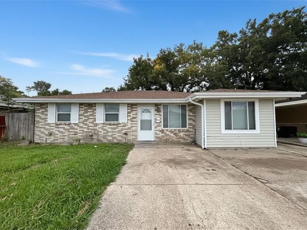 1805 REDWOOD Drive , Harvey, LA 70058
