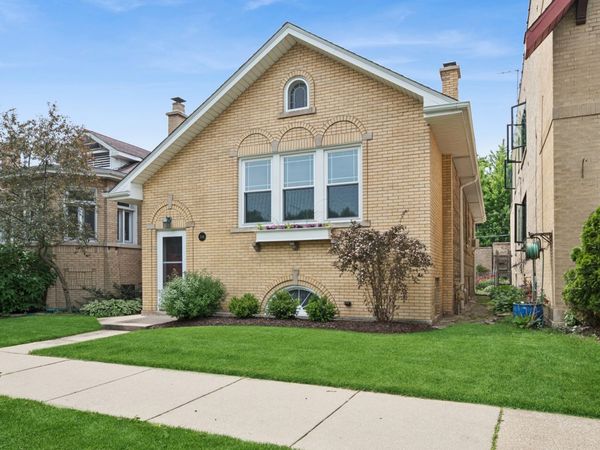 7448 N Rockwell Street , Chicago, IL 60645