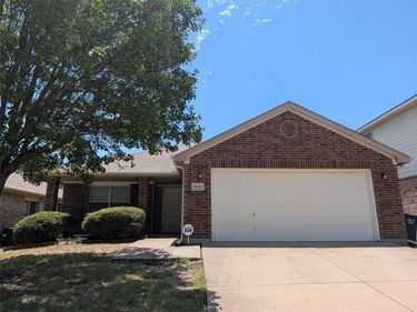 9949 Sparrow Hawk Lane, Fort Worth, TX 76108