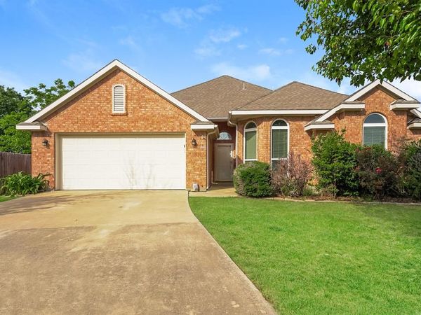 101 Canterbury Drive, Saginaw, TX 76179
