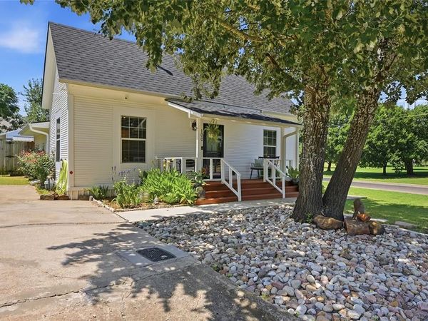 100 Buchanan Street , Whitesboro, TX 76273