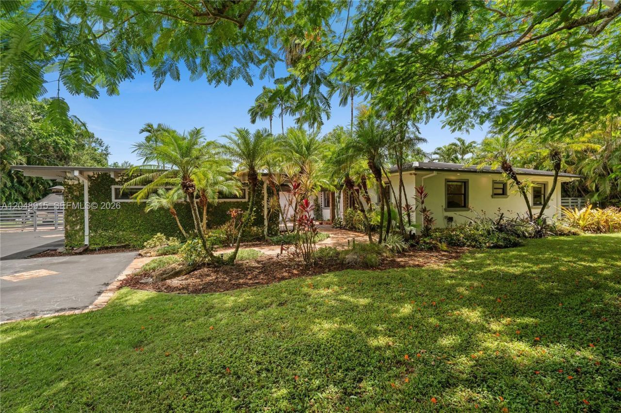 8735 SW 122nd St , Miami, FL 33176 Photo