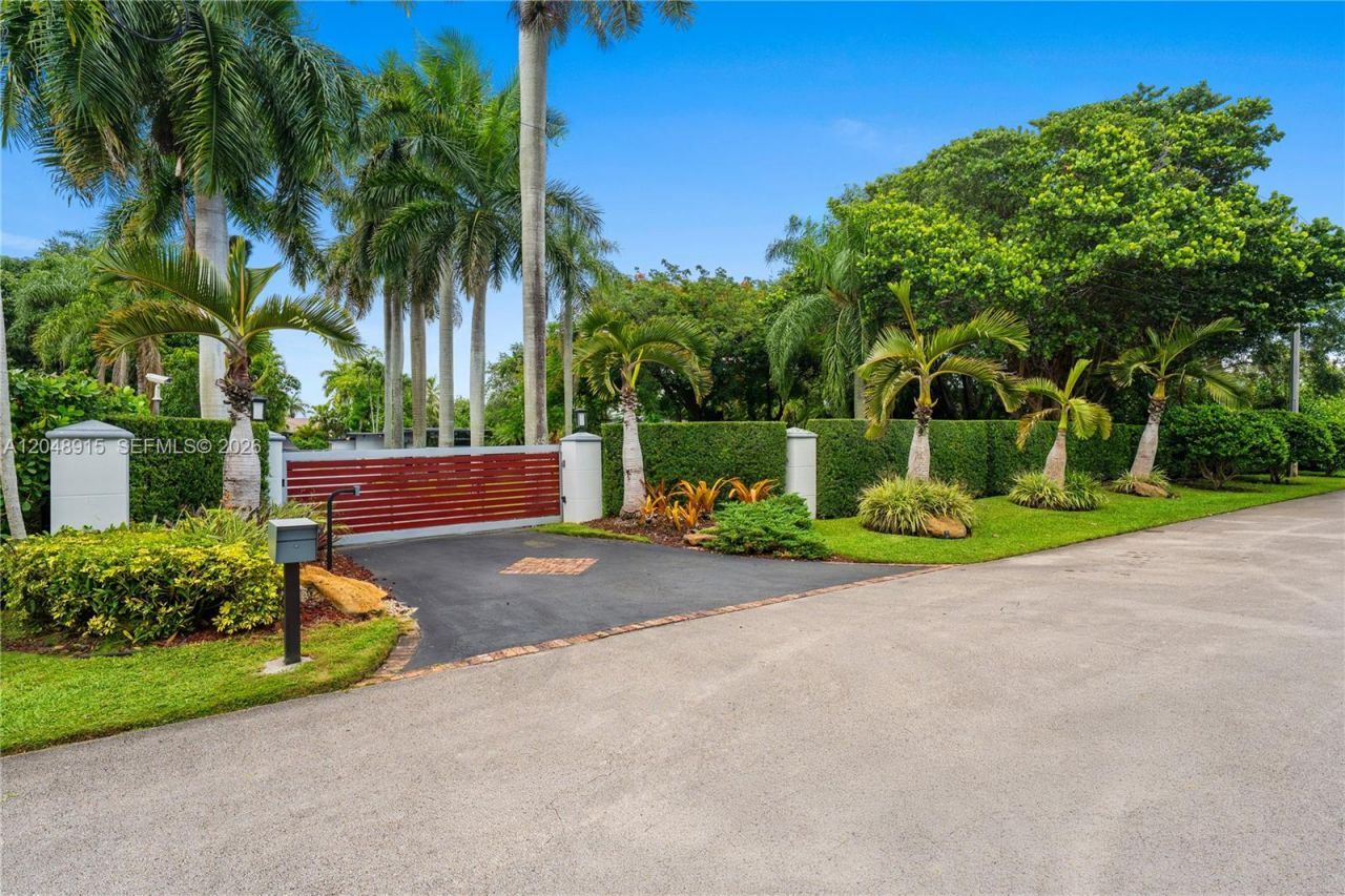 8735 SW 122nd St , Miami, FL 33176 Photo
