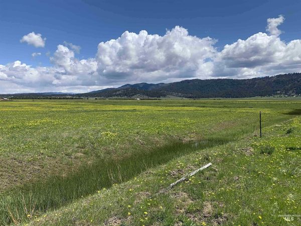 11 Gray Lane, Cascade, ID 83611
